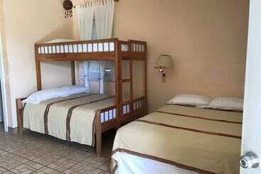 هتل Cheers Cabañas