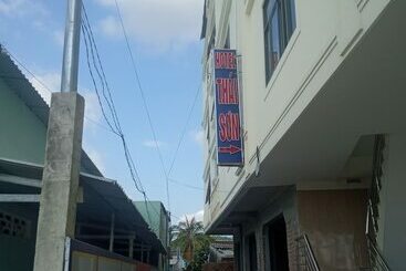 Thai Son Hotel By Oyo Rooms