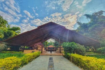 Отель Greetoe Celebration Van Vilas