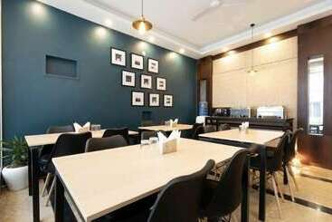 Hotel Moon Residency