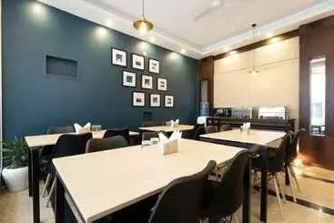 Hotel Moon Residency