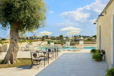 تختخواب و صبحانه Terranura