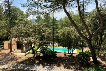 ベッドアンドブレックファースト Chambres Dans Le Luberon Bois Romay