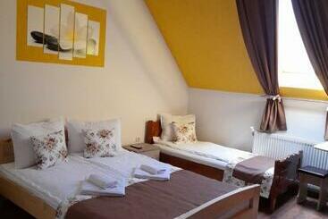 پانسیون Casa Emy