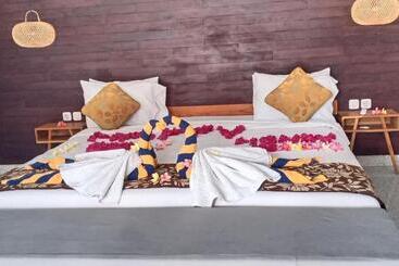 Nocleg ze śniadaniem The Own Penida Cottage & Spa