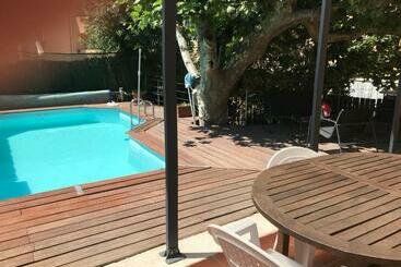 ペンション Chambre Climatisée Avec Sdb Privée Dans Une Villa Avec Piscine Ouverte D Avril à Mi Octobre