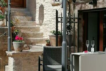 تختخواب و صبحانه L Antre Ami