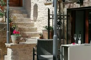 تختخواب و صبحانه L Antre Ami