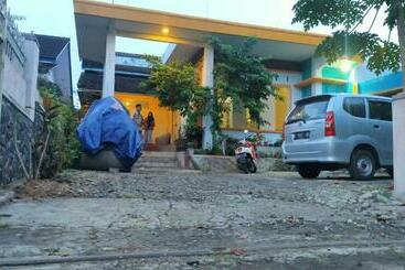 Pensiune Guest House Syari Ah Sekar Manganti Mitra Aqsa