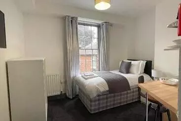 カプセルホテル Ty R Bont Studios