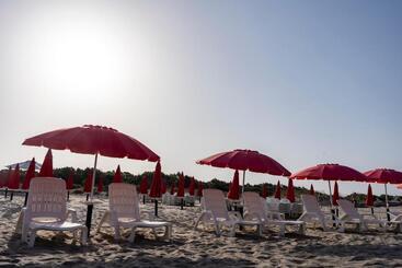 Mg Palace Hotel Costa Del Sole