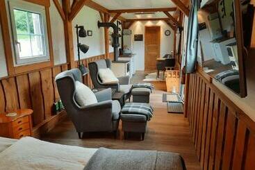 Majatalo Living Legends Tiny House Auf Den Wiesen Der Edermühle