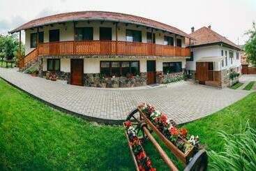 Gyöngyvirág Panzió