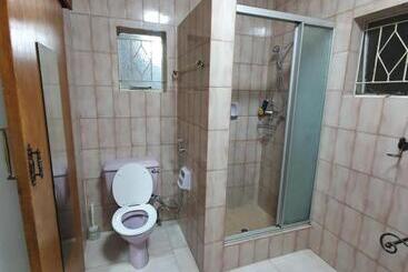 Bed & Breakfast Whitehouse Lodge Benoni