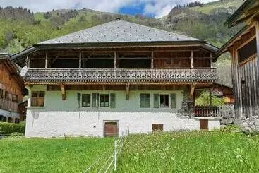 هتل The Alpichalets Retreat