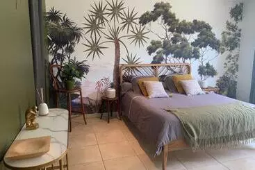 تختخواب و صبحانه Chambre En Drôme Tropicale