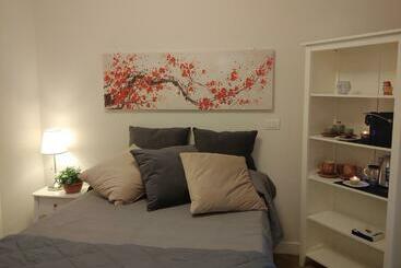 Bed and Breakfast Tiny