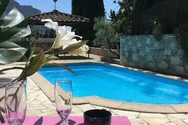 Majatalo Boutique Hostel By Cassis