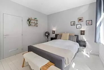 پانسیون Spacious Guest Suites Near Historic Market   5 Min Walk