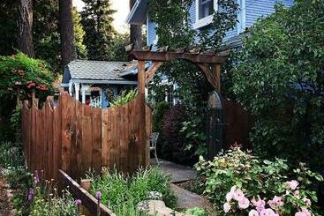 مبيت وإفطار Westfir Lodge