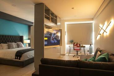 Downtown Boutique Apartment With View To The Park 805