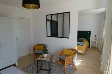 Pensionat Chambre Avec Suite De 26 M2