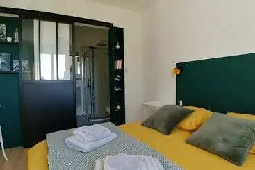 Pensionat Chambre Avec Suite De 26 M2