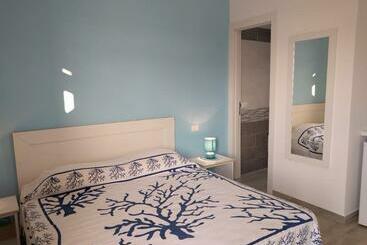 膳宿费 La Bussola