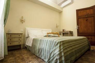 بنسيون Affitta Camere Vianova