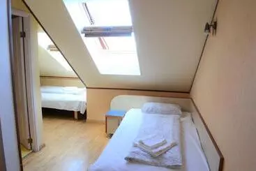 Pensión K8 5 Apartments