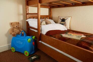 شقة Macdonald Elmers Court Resort