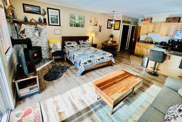 هتل آپارتمان Attitash Mountain Village Studio Slope View Ski Newly Renovated