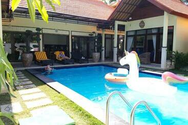 בית מלון כפרי Mias Jungle House