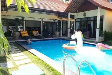 هتل Mias Jungle House