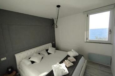 公寓式酒店 Conca Verde C21 Beach Front Little Villas Pool, Private Jacuzzi Sea View