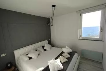 アパートホテル Conca Verde C21  Beach Front Little Villas Pool, Private Jacuzzi Sea View