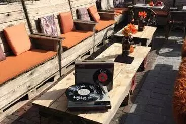 هتل Slapen Bij Café De Concurrent