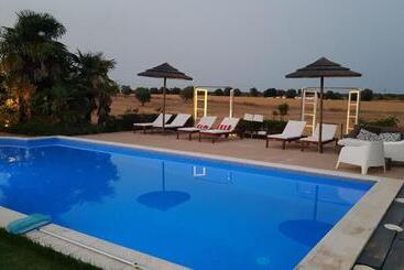 Trendy And Luxe B&b And Garden Suite