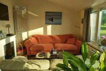 Bed and Breakfast Logies De Meerkoet