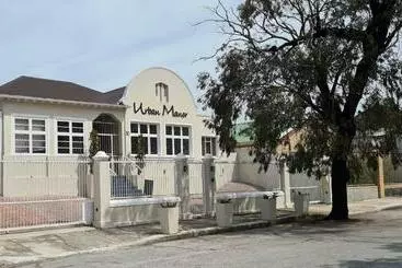 تختخواب و صبحانه Urban Manor