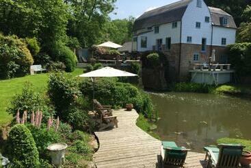 Castle Mill Bed And Breakfast Dorking