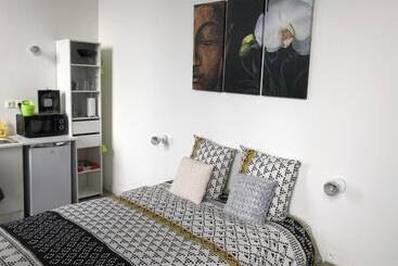 مبيت وإفطار Chateau Fourclins