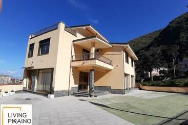 公寓式酒店  Living Piraino Casa Vacanze