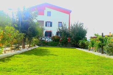 بنسيون Le Rose Di Santina