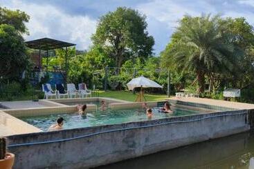 הוסטל Jj&j Garden