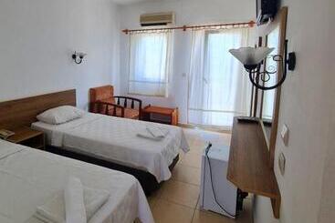 בית מלון כפרי Nagi Beach