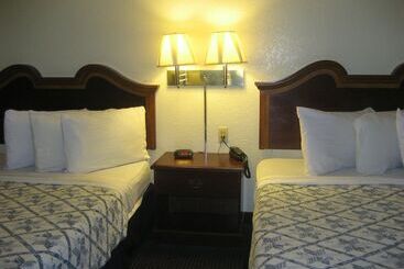 בית מלון כפרי The Lodge At Pensacola