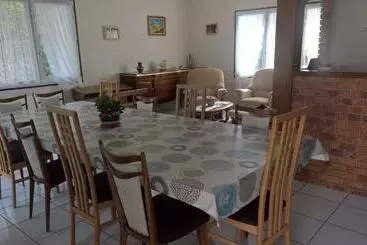 Majatalo Entre Mûres Et Châtaignes