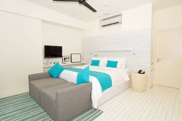 בית מלון כפרי Holiday Inn Resort Kandooma Maldives   Kids Stay & Eat Free And Dive Free For Certified Divers For A