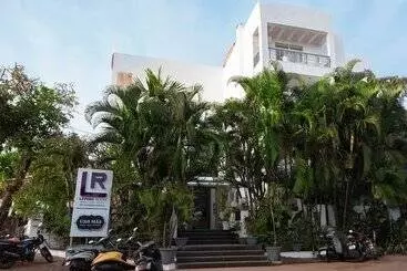 Living Room By Seasons Hotels